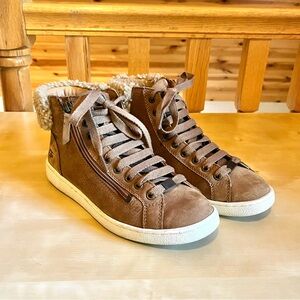 UGG Women's Olive Lace-Up Suede Sneakers Camel/Tan Wool Detail Size 8